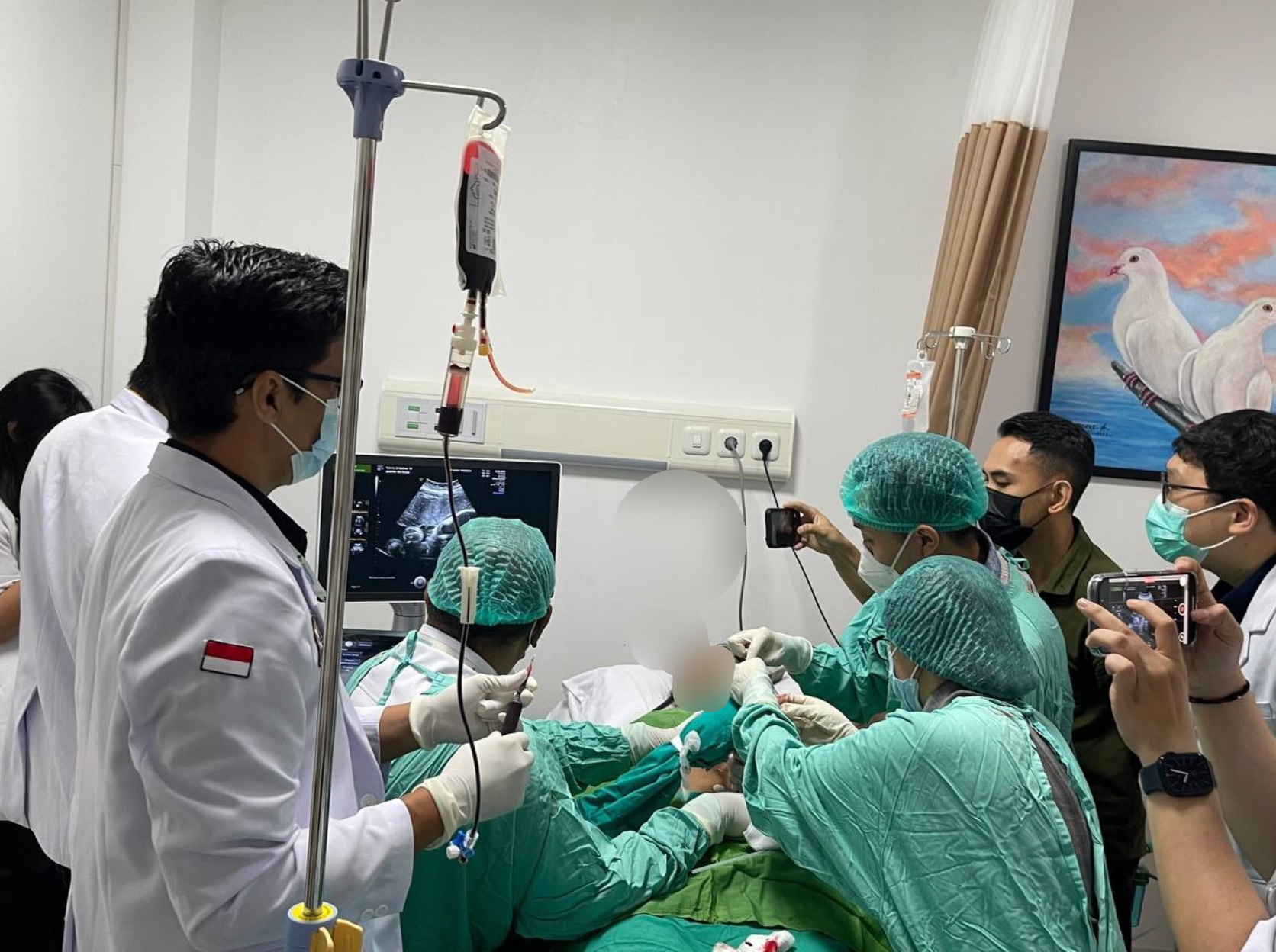 Pelaksanaan prosedur menekankan koordinasi tim, keselamatan pasien, dan pembelajaran tersupervisi