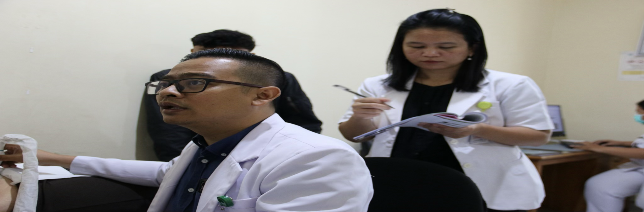 Setiap hasil pemeriksaan diterjemahkan menjadi informasi yang dipahami ibu dan keluarga