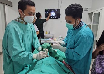 Prosedur Amnioreduksi oleh peserta PPDS-2 Fetomaternal